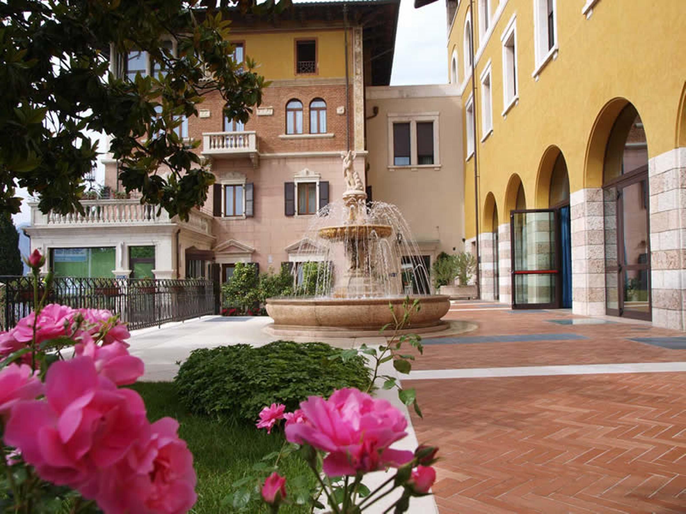 Garda Family House Hotel Castelletto Di Brenzone Esterno foto