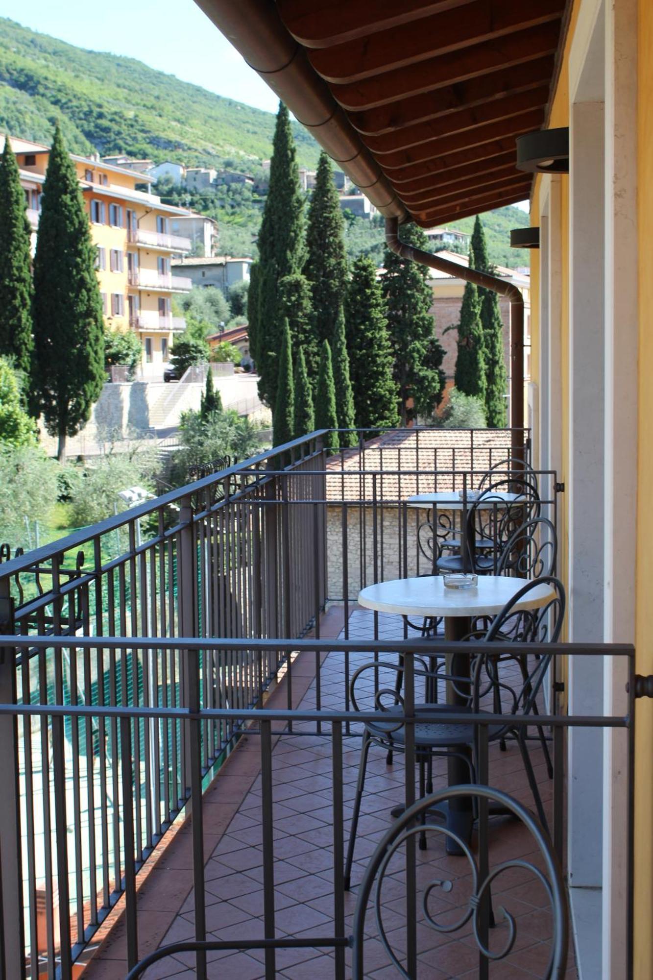 Garda Family House Hotel Castelletto Di Brenzone Esterno foto